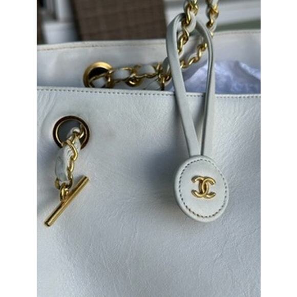 Chanel Vintage White Tote w/Gold hardware*BEAUTIFUL PIECE at bargain price! - Picture 14 of 14